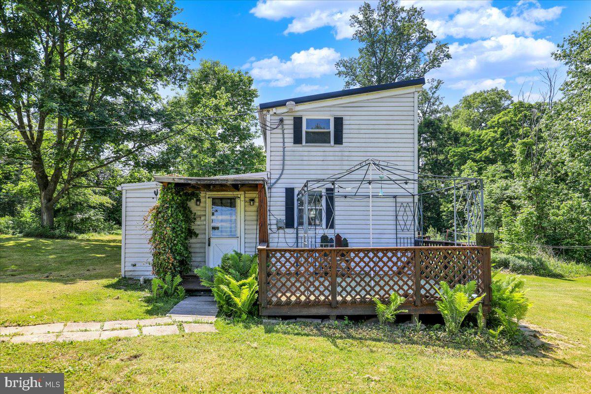 1908 Washington Avenue Lititz, PA 17543 - Photo 3 of 32 Deck