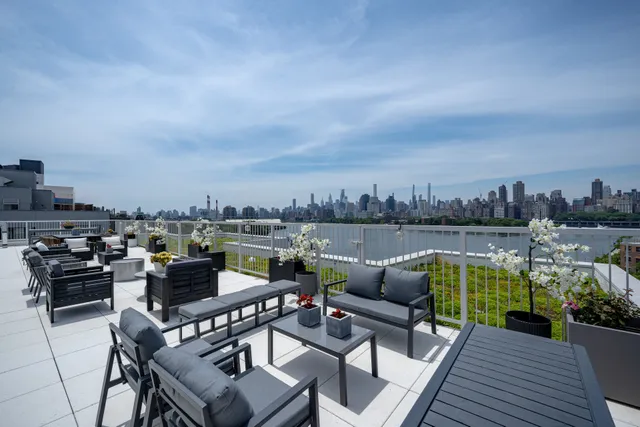 $875,000 | 30-05 Vernon Boulevard, Unit 2B | Astoria