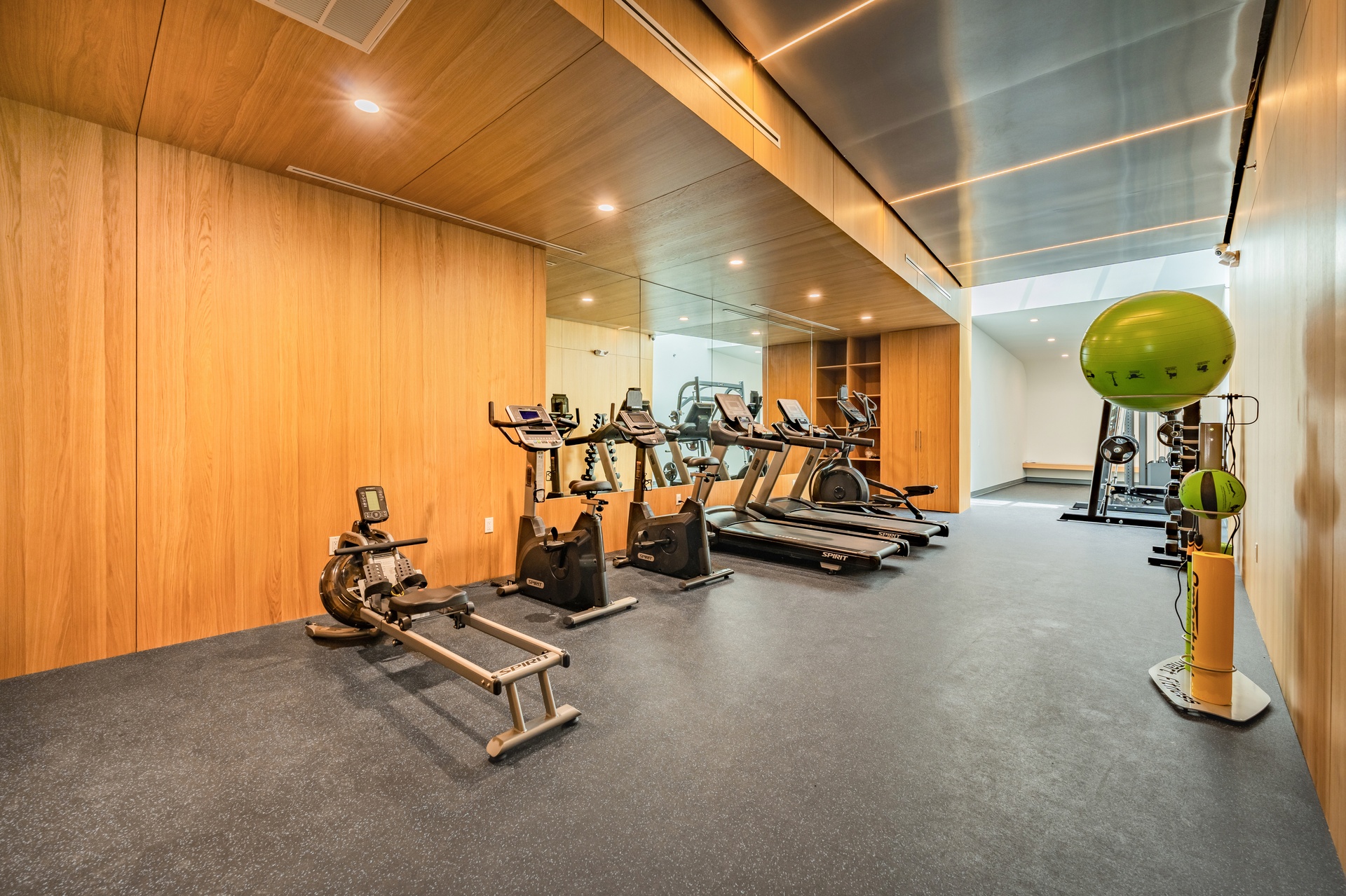 30-05 Vernon Boulevard, Unit 2B Queens, NY 11102 - Photo 14 of 22