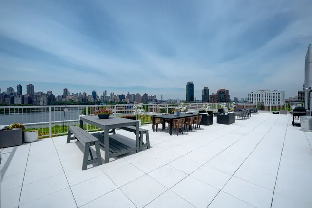 $875,000 | 30-05 Vernon Boulevard, Unit 2B | Astoria