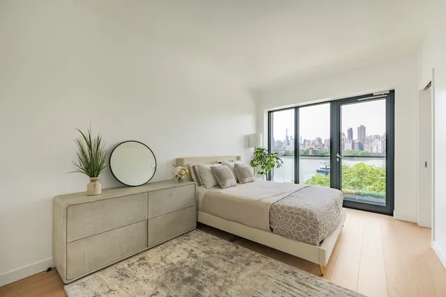 $875,000 | 30-05 Vernon Boulevard, Unit 2B | Astoria