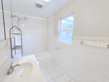 $1,995 | 1634 West Huron Street, Unit 2R, Chicago, IL 60622