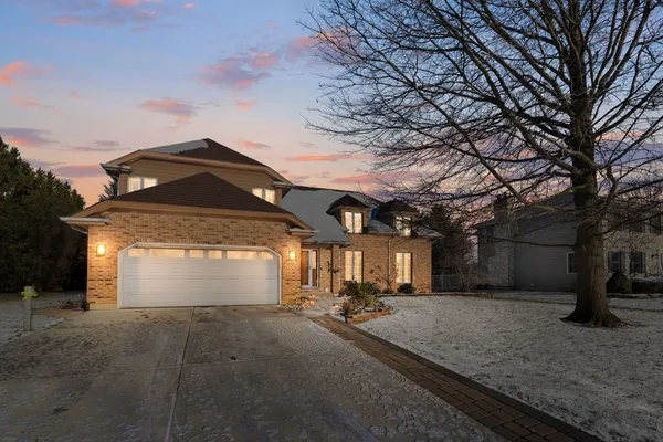 $575,000 | 201 Amber Court, West Chicago, IL 60185