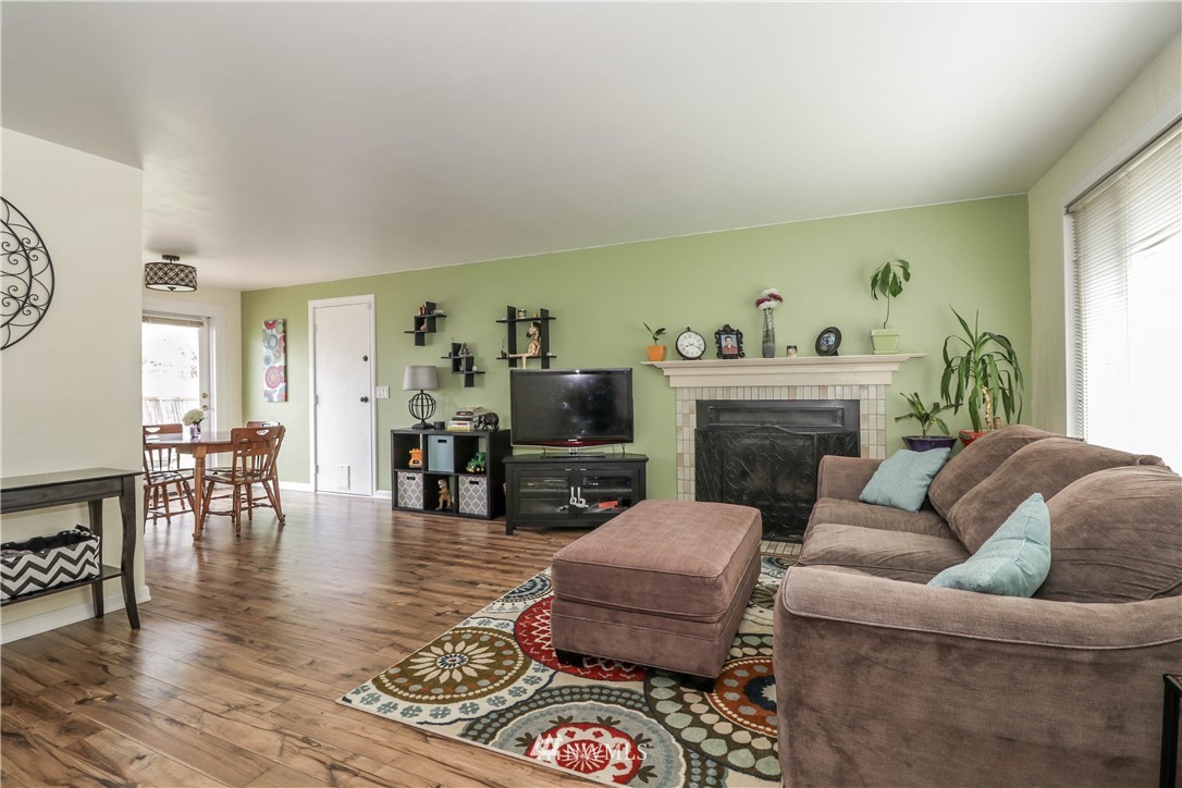 715 Center Road Everett, WA 98204 - Photo 2 of 15