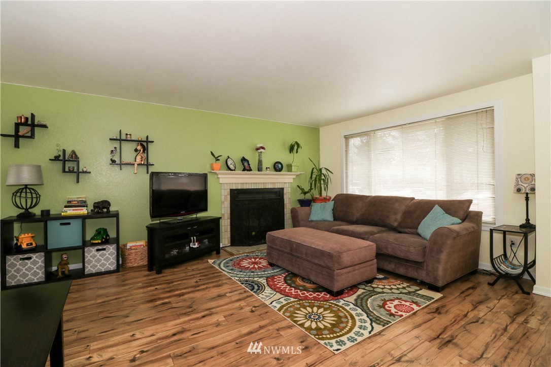 715 Center Road Everett, WA 98204 - Photo 3 of 15