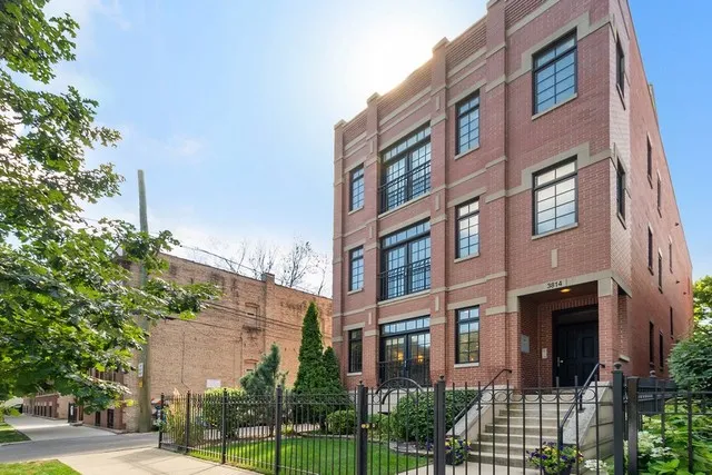 $1,150,000 | 3814 North Greenview Avenue, Unit 1, Chicago, IL 60613