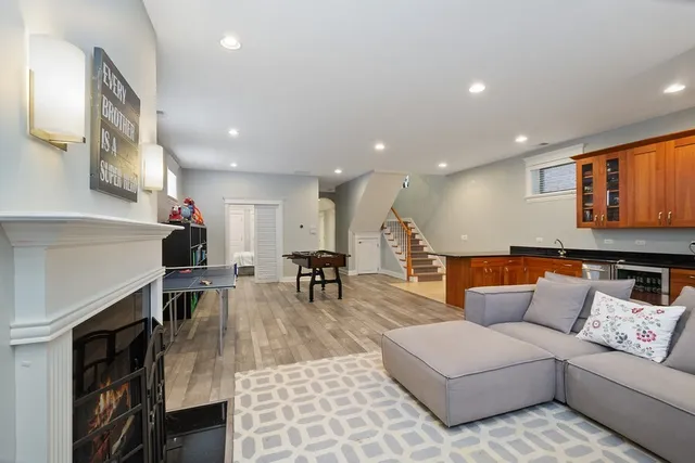 $1,150,000 | 3814 North Greenview Avenue, Unit 1, Chicago, IL 60613