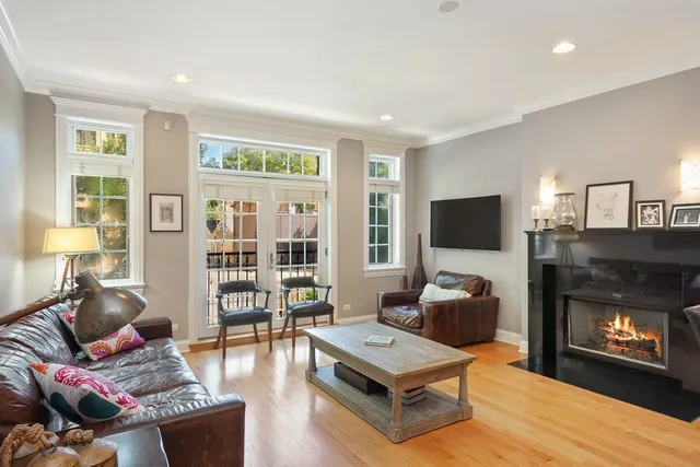 $1,150,000 | 3814 North Greenview Avenue, Unit 1, Chicago, IL 60613