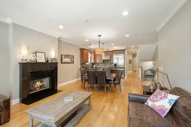 $1,150,000 | 3814 North Greenview Avenue, Unit 1, Chicago, IL 60613