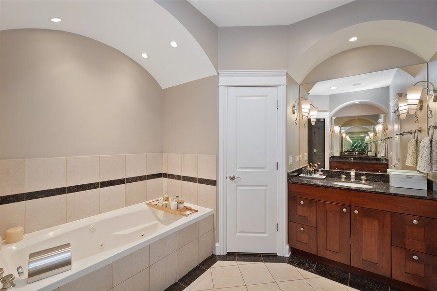 3814 North Greenview Avenue, Unit 1 Chicago, IL 60613 - Photo 10 of 25