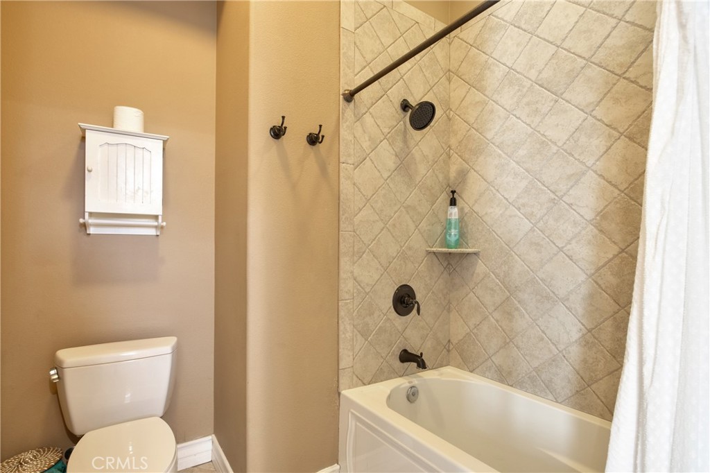44195 Vía Horca Temecula, CA 92590 - Photo 35 of 74 a white toilet sitting next to a bath tub