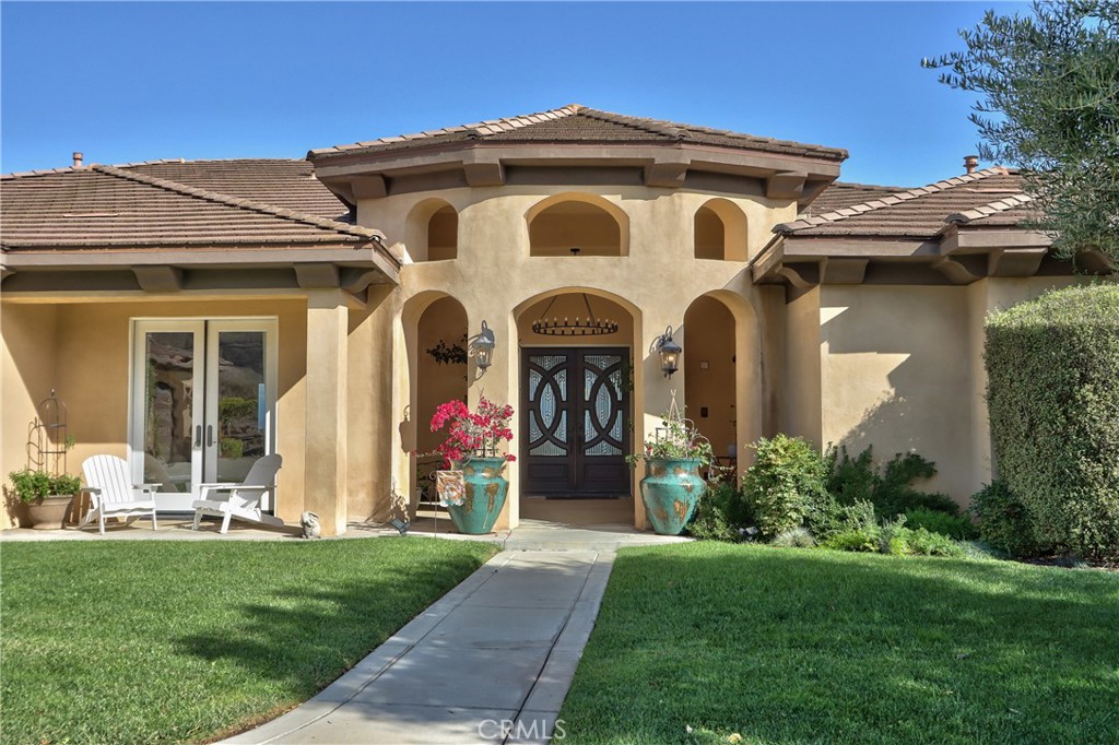 44195 Vía Horca Temecula, CA 92590 - Photo 5 of 74 a front view of a house with a yard
