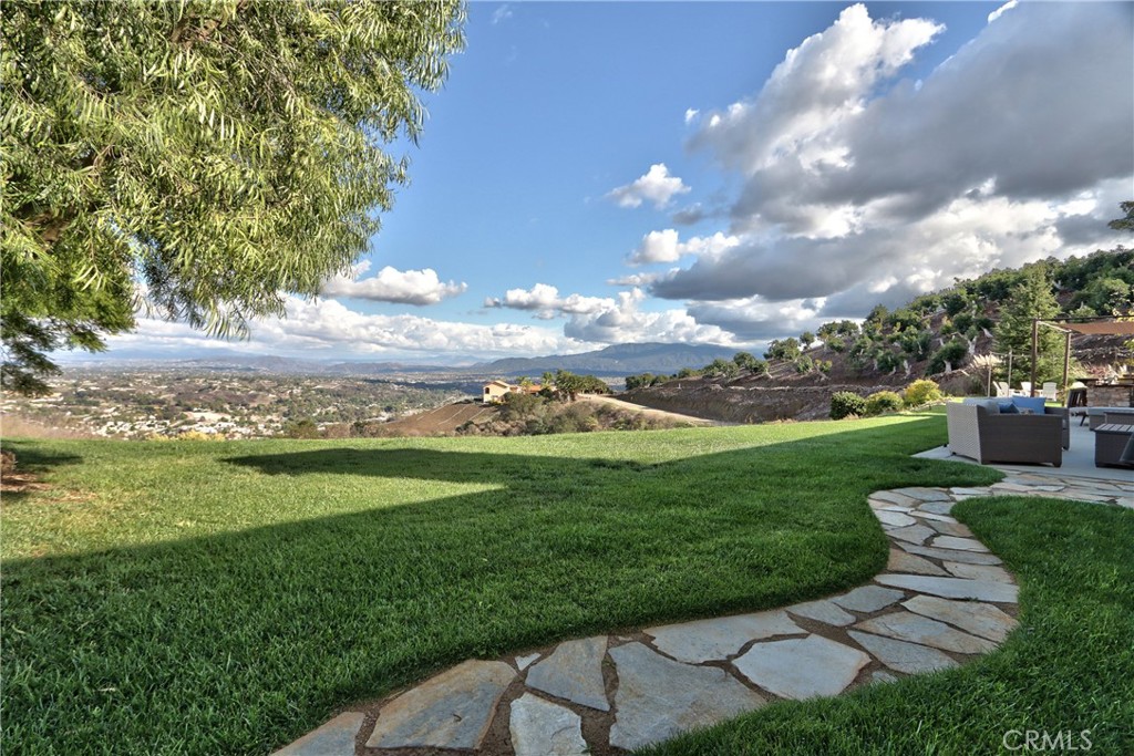 44195 Vía Horca Temecula, CA 92590 - Photo 62 of 74 a view of a garden with an trees