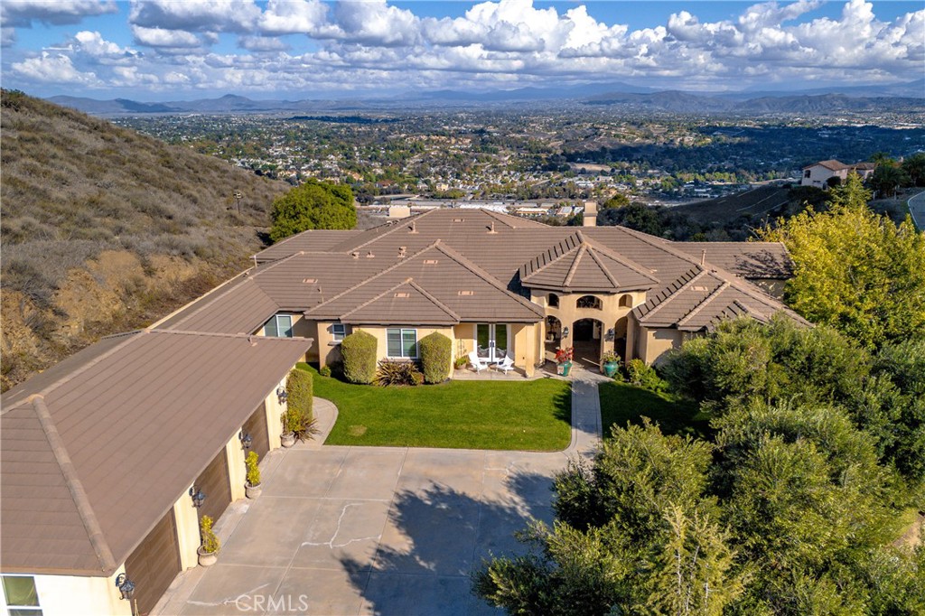 44195 Vía Horca Temecula, CA 92590 - Photo 71 of 74 a view of a big yard in front of the house