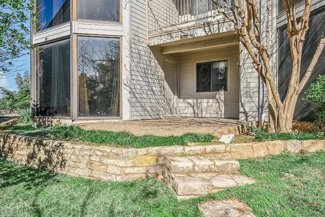 a view of a house with a yard and plants