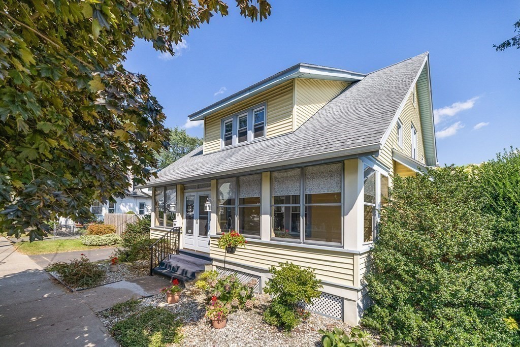 17 Manitoba Street Springfield, MA 01108 - Photo 1 of 37 Gallery Image 1