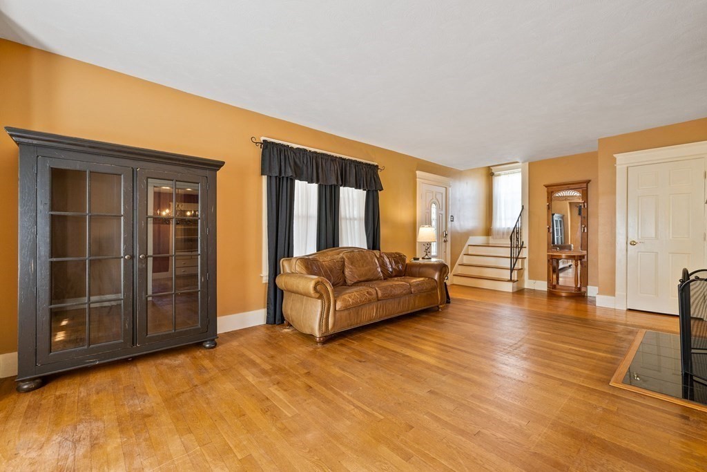 17 Manitoba Street Springfield, MA 01108 - Photo 11 of 37 Gallery Image 11