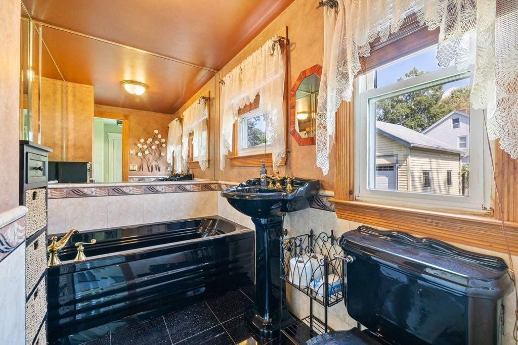 17 Manitoba Street Springfield, MA 01108 - Photo 20 of 37 Gallery Image 20