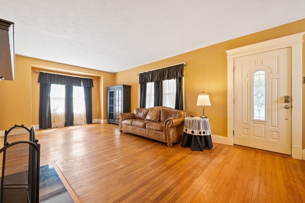 17 Manitoba Street Springfield, MA 01108 - Photo 9 of 37 Gallery Image 9