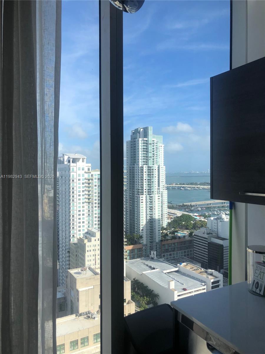 151 Southeast 1st Street, Unit PH10 Miami, FL 33131 - Photo 12 of 71