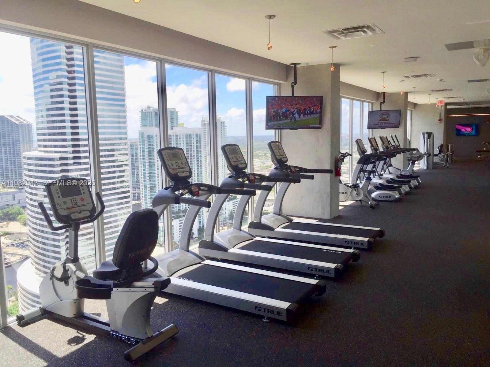 151 Southeast 1st Street, Unit PH10 Miami, FL 33131 - Photo 47 of 71