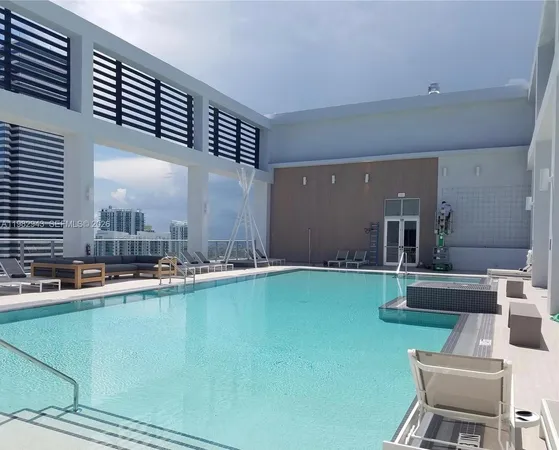 $3,000 | 151 Southeast 1st Street, Unit PH10, Miami, FL 33131