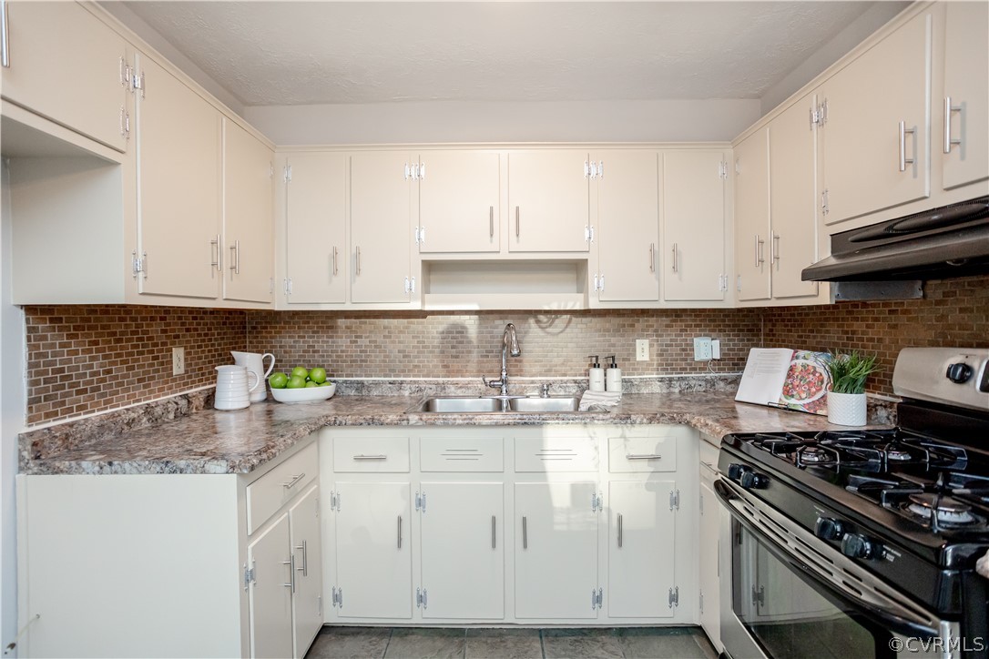 2533 Warner Road Petersburg, VA 23805 - Photo 30 of 50 Kitchen