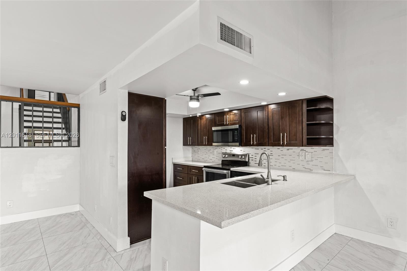 1391 West Fairway Road Pembroke Pines, FL 33026 - Photo 12 of 44