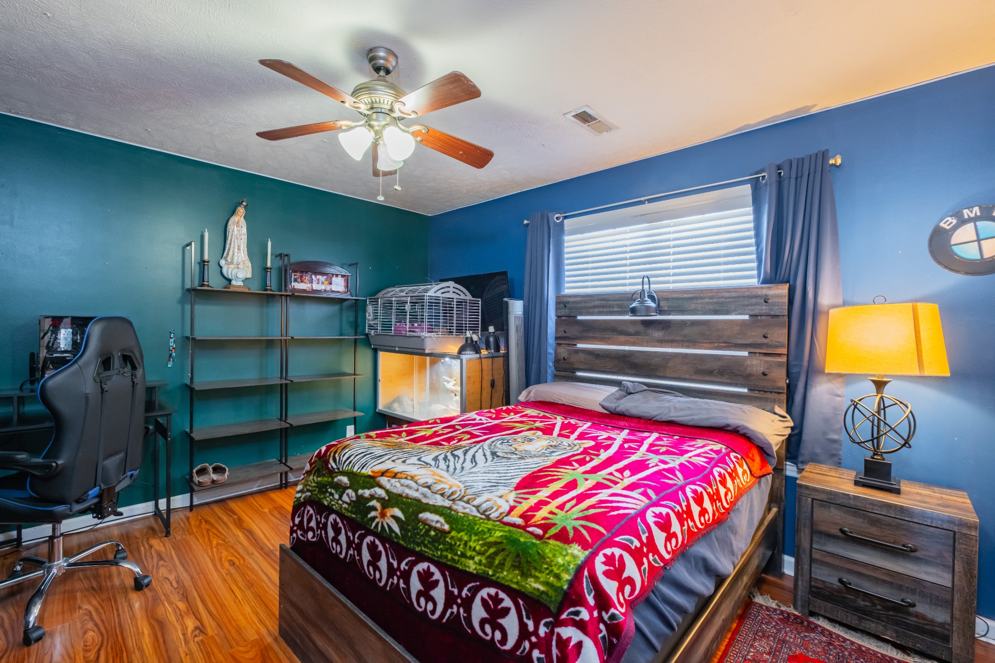 118 Hamilton Court Manchester, TN 37355 - Photo 20 of 33 a bedroom with a bed and a chandelier