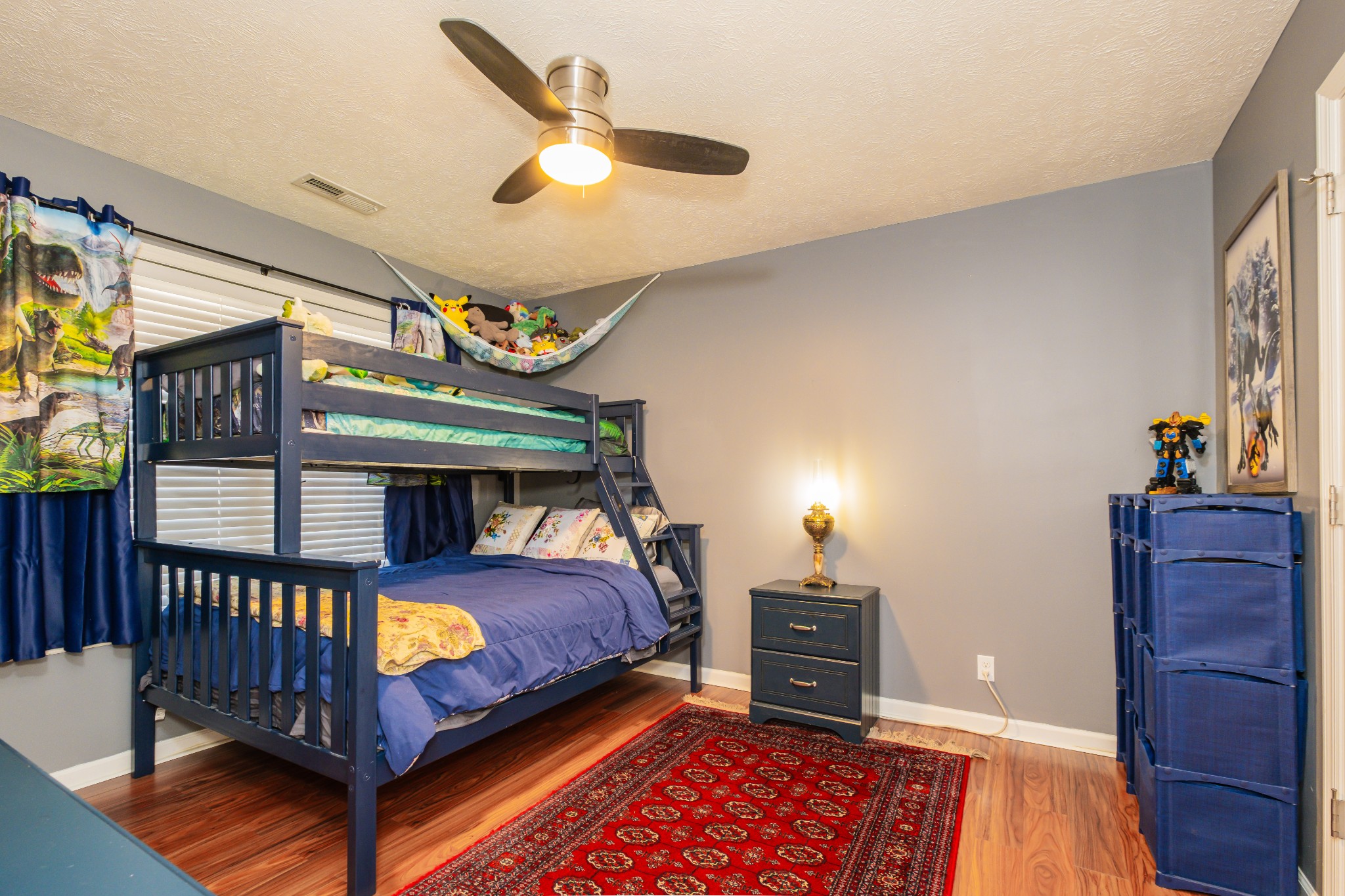 118 Hamilton Court Manchester, TN 37355 - Photo 21 of 40 a bed room with a bed and a chandelier