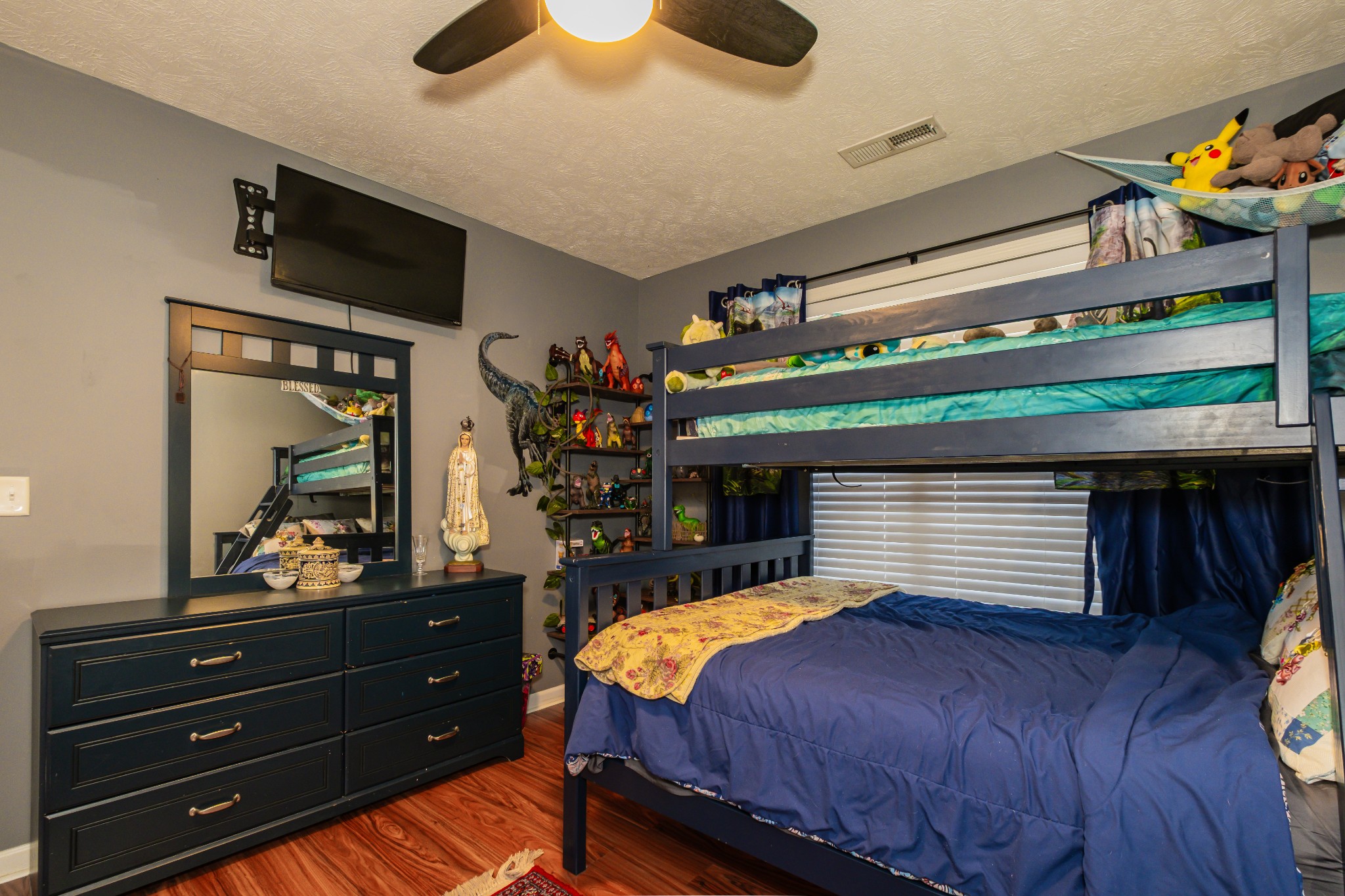 118 Hamilton Court Manchester, TN 37355 - Photo 23 of 40 a bedroom with a bed and a dresser