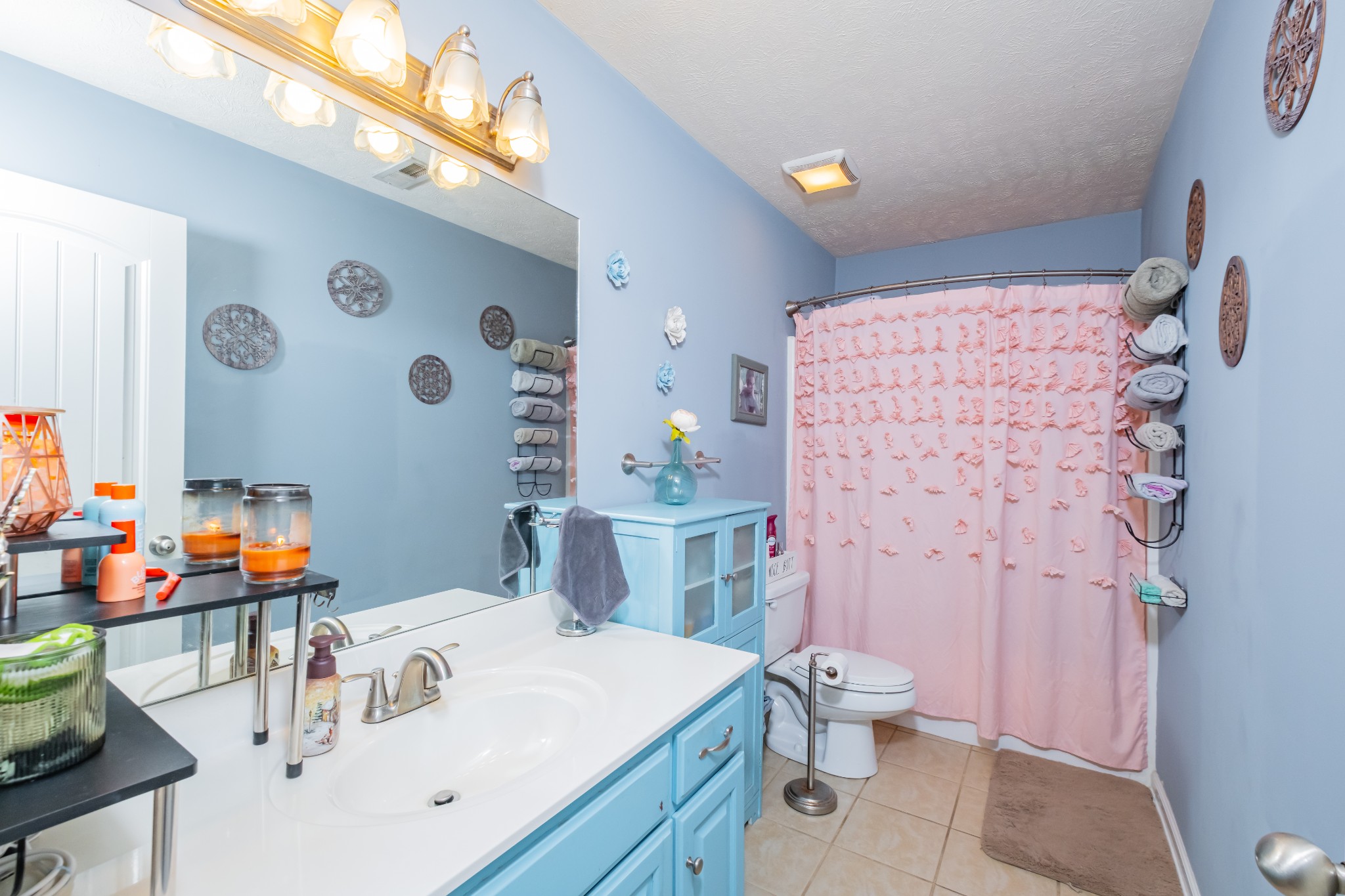 118 Hamilton Court Manchester, TN 37355 - Photo 28 of 33 a bathroom with a sink toilet and shower