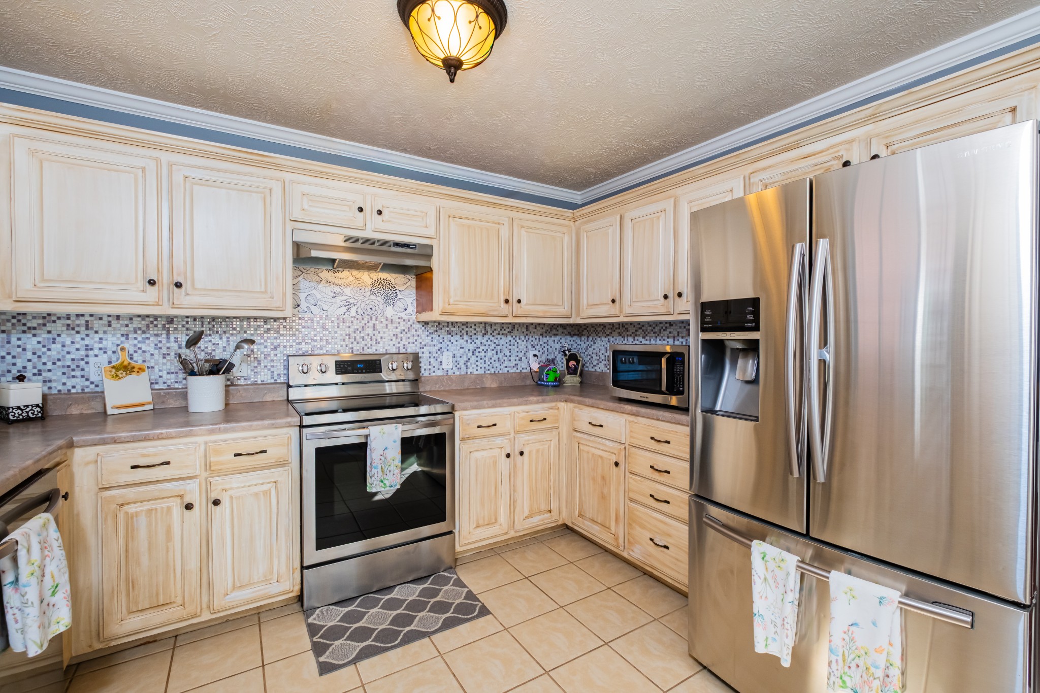 118 Hamilton Court Manchester, TN 37355 - Photo 10 of 40 a kitchen with stainless steel appliances granite countertop a refrigerator sink and cabinets