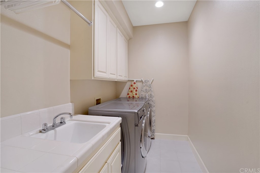 3232 Brimhall Drive Rossmoor, CA 90720 - Photo 47 of 52 Laundry