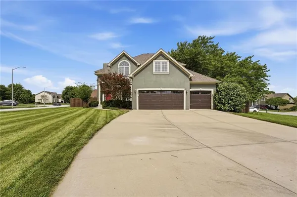 $585,000 | 10816 North Mattox Court, Kansas City, MO 64154