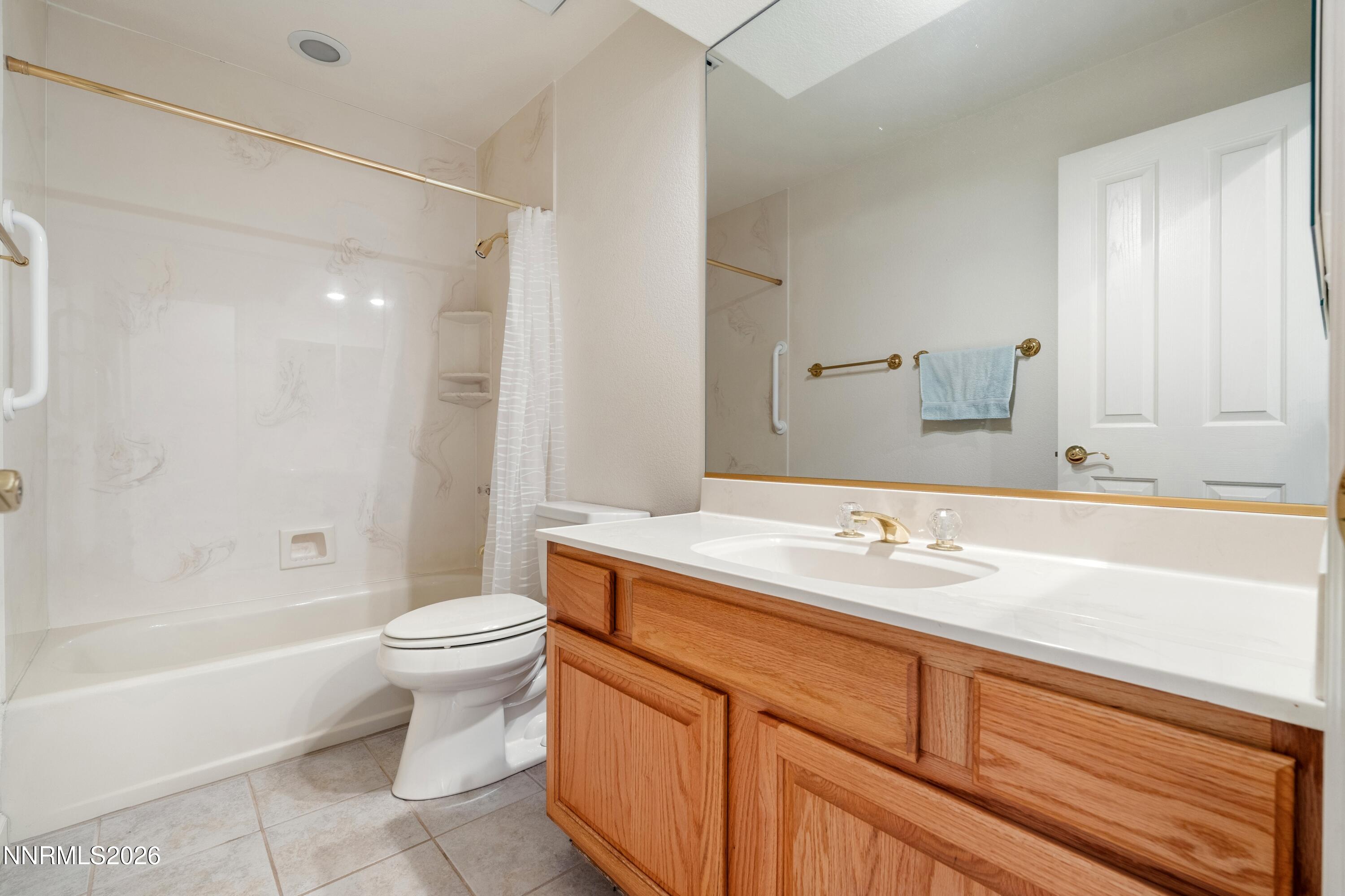 2520 Granite Springs Road Reno, NV 89519 - Photo 5 of 19 Guest Bath