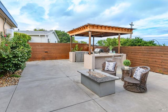 $899,000 | 19 Tarrant Court, San Rafael, CA 94903