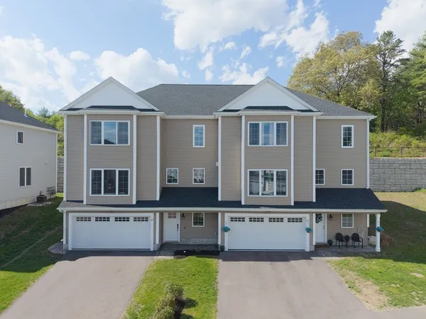 $565,000 | 27 Pouts Lane, Unit 27, Uxbridge, MA 01569