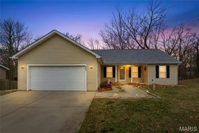 $240,000 | 223 North Cedar Bluff Drive, Valmeyer, IL 62295