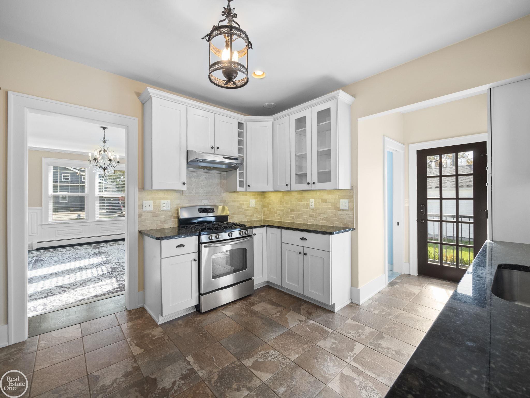 443 Wesley Street Rochester, MI 48307 - Photo 17 of 51 50127001-16.JPG