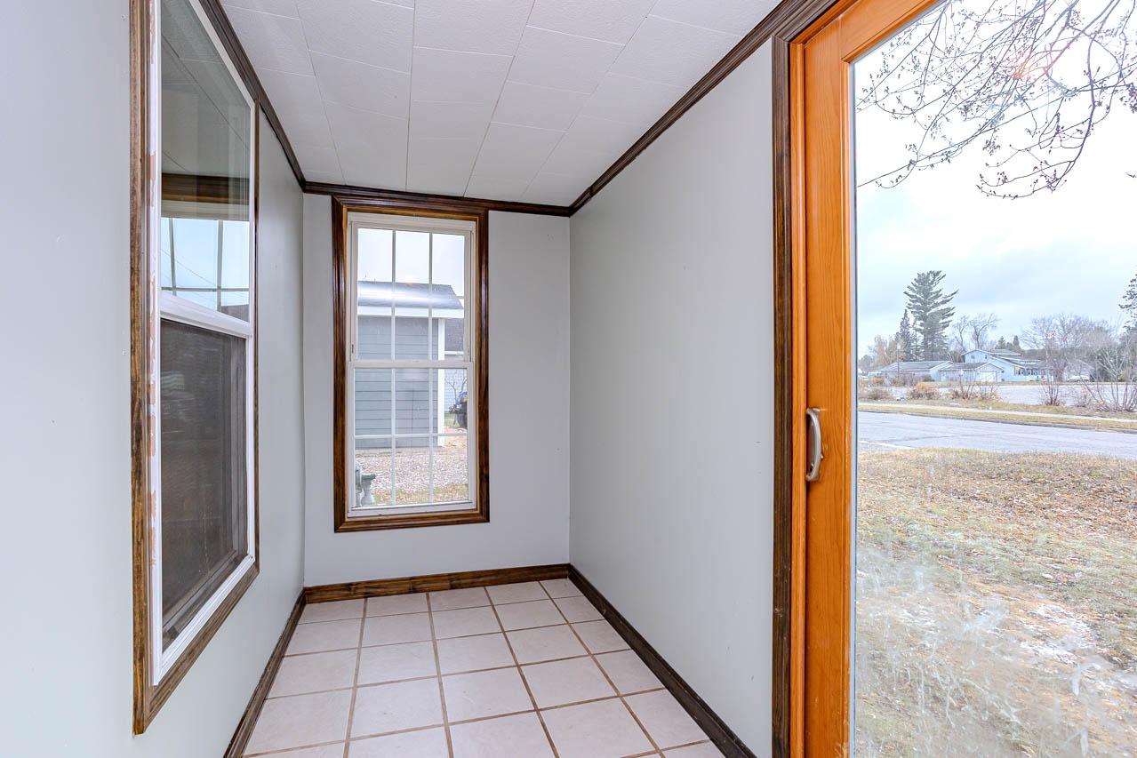 921 South Keenan Street Rhinelander, WI 54501 - Photo 5 of 27 Gallery Image 5