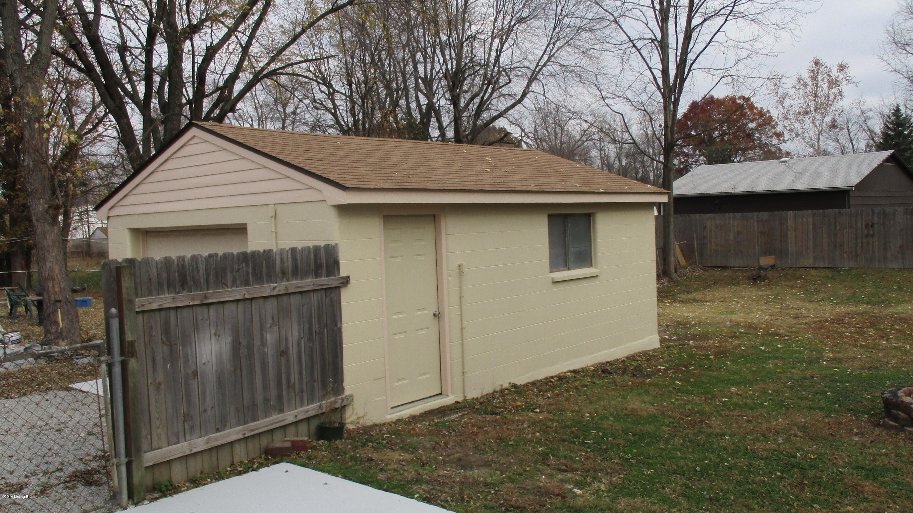 8815 Moody Road Louisville, KY 40219 - Photo 5 of 12 Garage