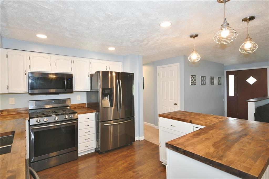 812 Victory Road Allison Park, PA 15101 - Photo 3 of 25 Gallery Image 3