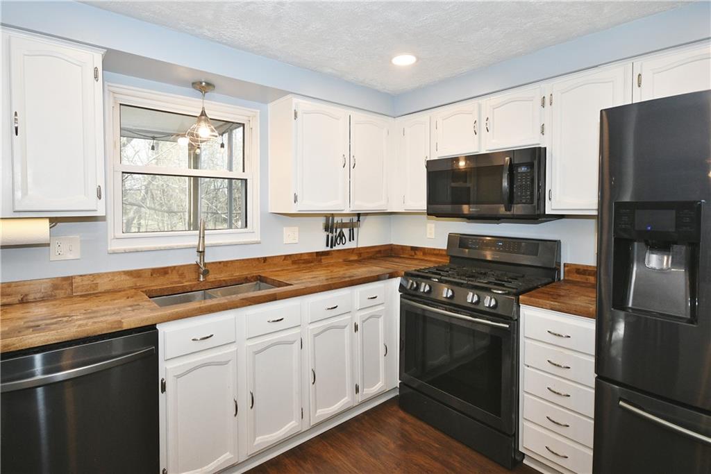 812 Victory Road Allison Park, PA 15101 - Photo 5 of 25 Gallery Image 5