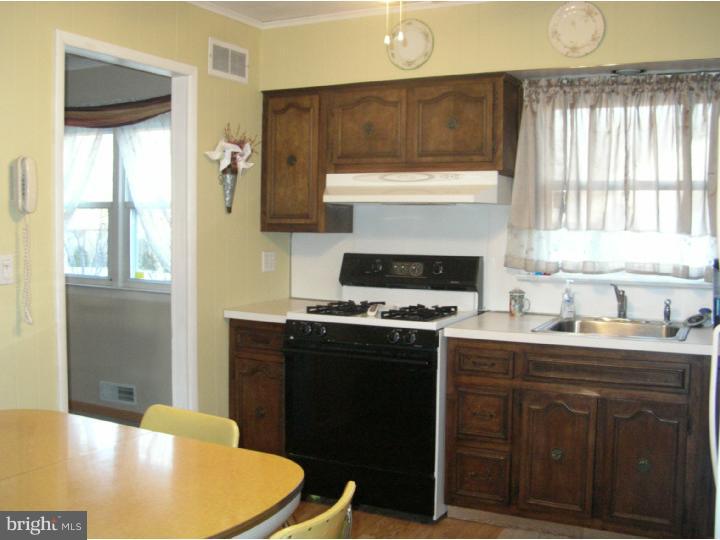 13 Bonnie Rae Drive Hamilton, NJ 08620 - Photo 9 of 20 Kitchen