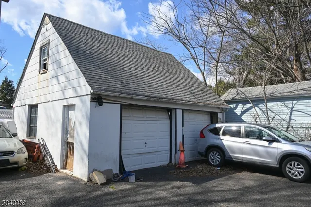 a view of a house with a backyard