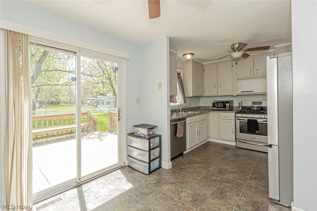 4808 Anderson Road Cleveland, OH 44124 - Photo 10 of 23