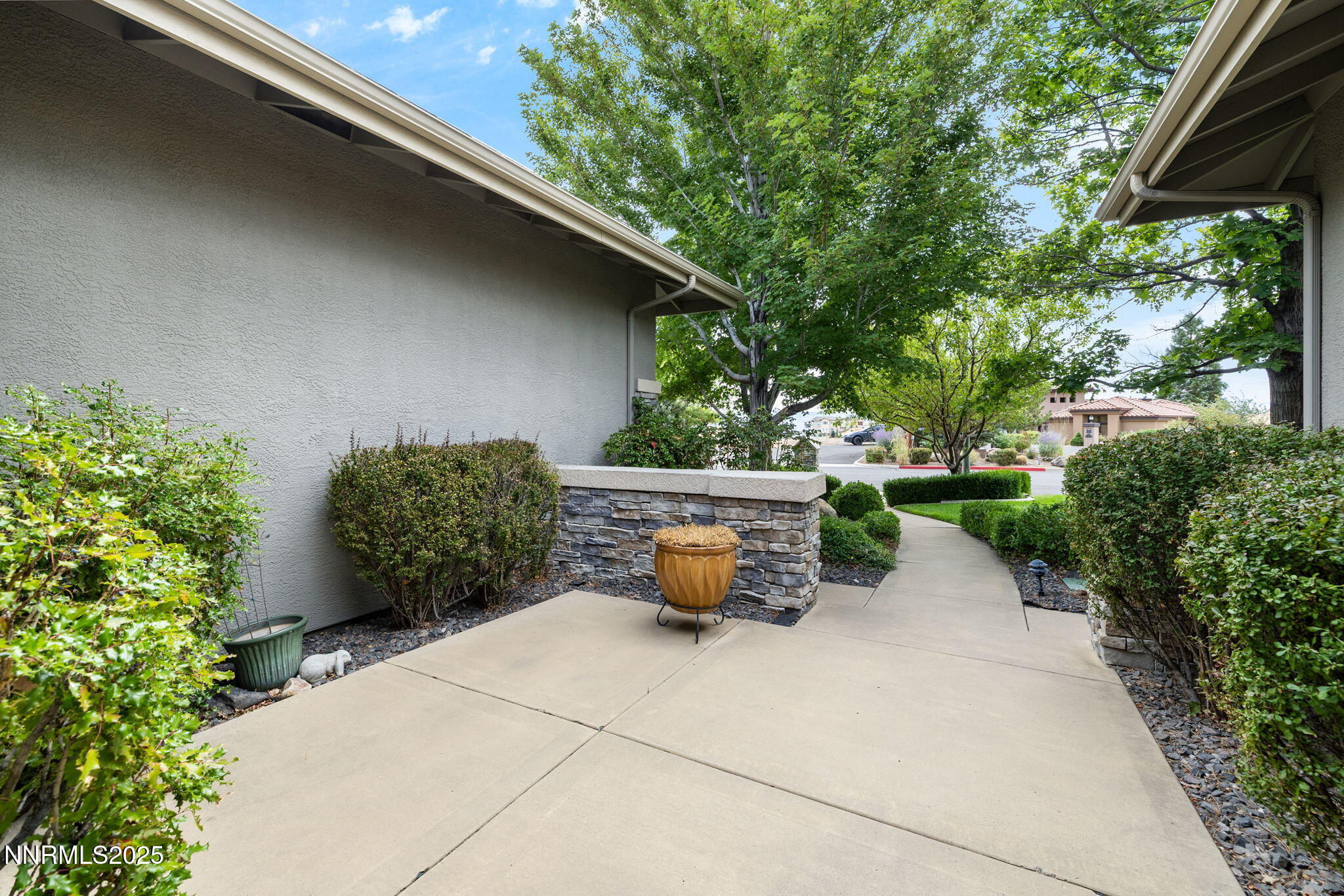 4865 Buckhaven Road Reno, NV 89519 - Photo 47 of 47 a garden view with a seating space