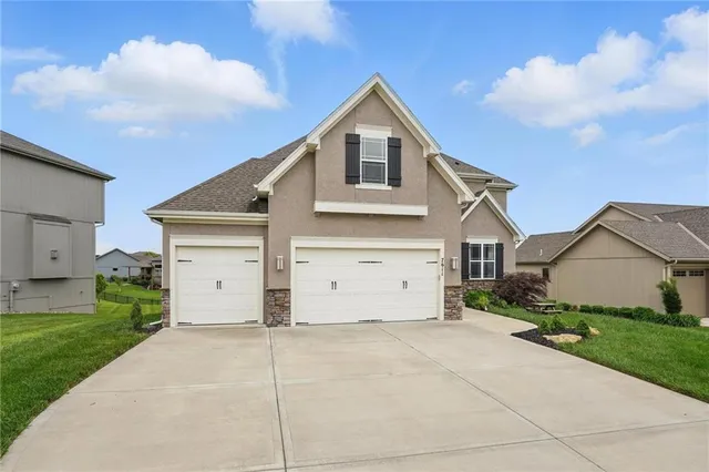 $557,500 | 7611 North Adrian Avenue, Kansas City, MO 64151