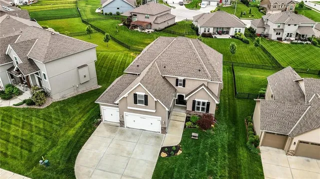 $557,500 | 7611 North Adrian Avenue, Kansas City, MO 64151